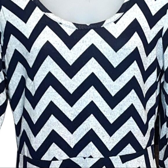 I’m in Love with… Derek Chevron Dress - Picture 5 of 5